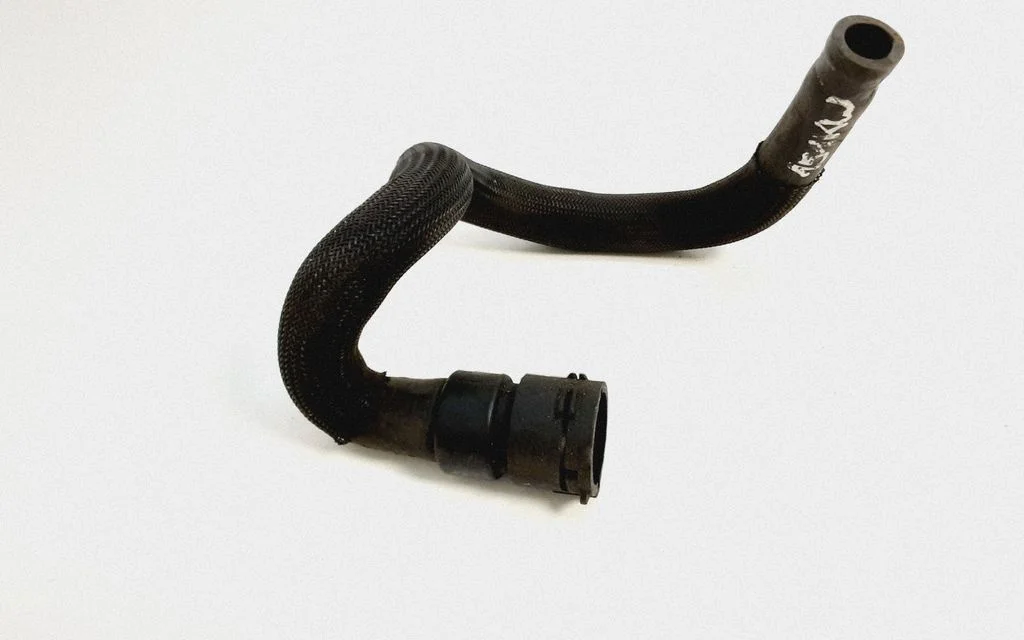 Engine coolant pipe/hose