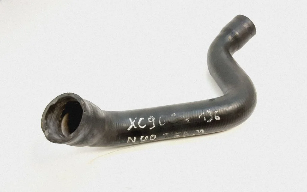 Engine coolant pipe/hose 30680748