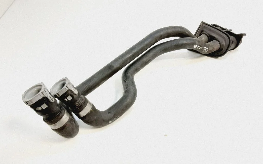 Przewody układu chłodzenia silnika 6G9118C266CF