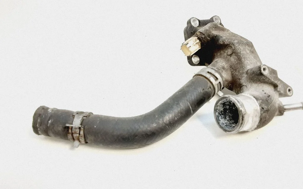 Engine coolant pipe/hose