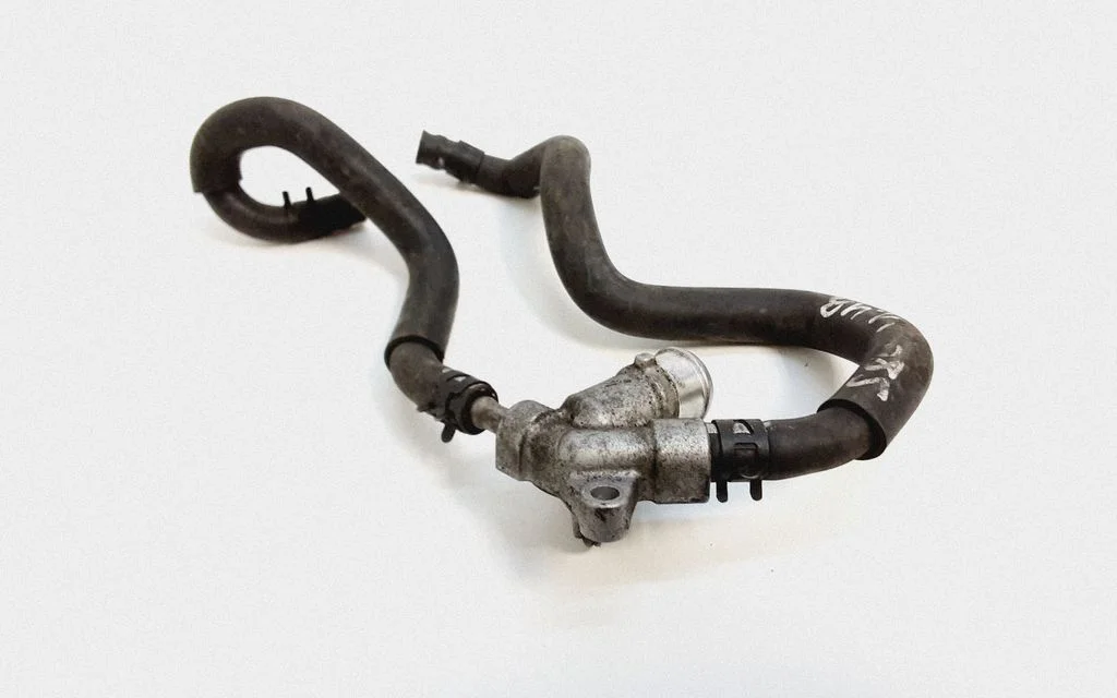 Engine coolant pipe/hose