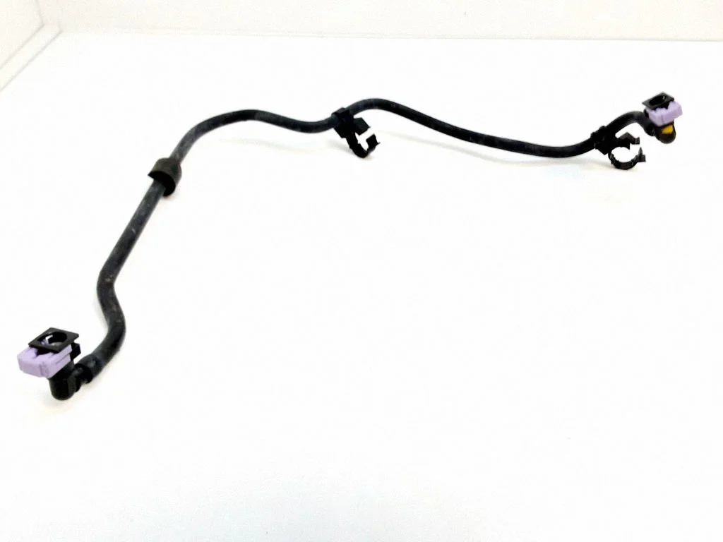 Engine coolant pipe/hose