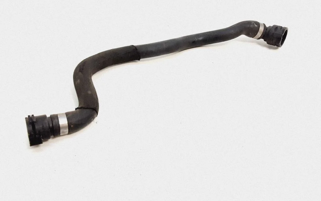 Engine coolant pipe/hose