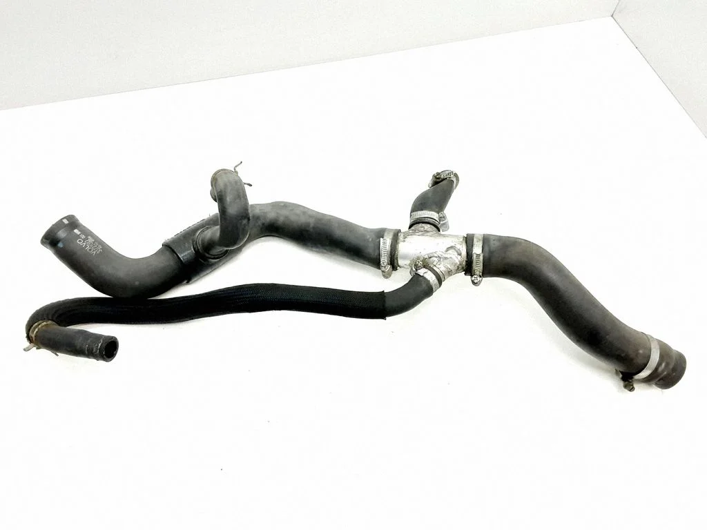 Engine coolant pipe/hose – Volvo V50 (2004-2007)