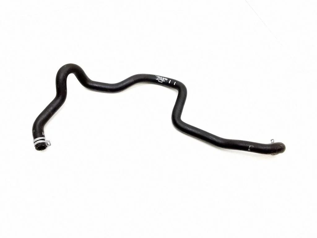 Engine coolant pipe/hose