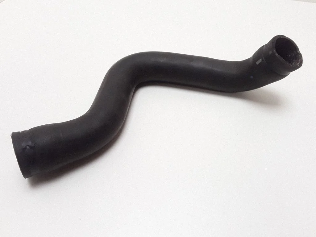 Engine coolant pipe/hose – Volvo XC70 (2005-2007)