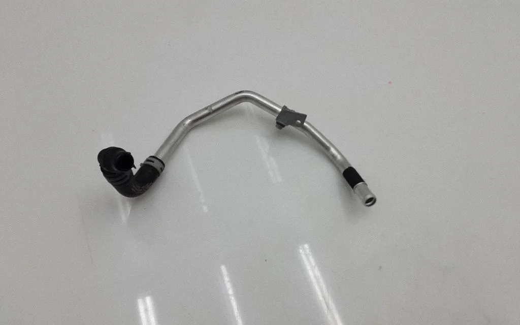 Engine coolant pipe/hose