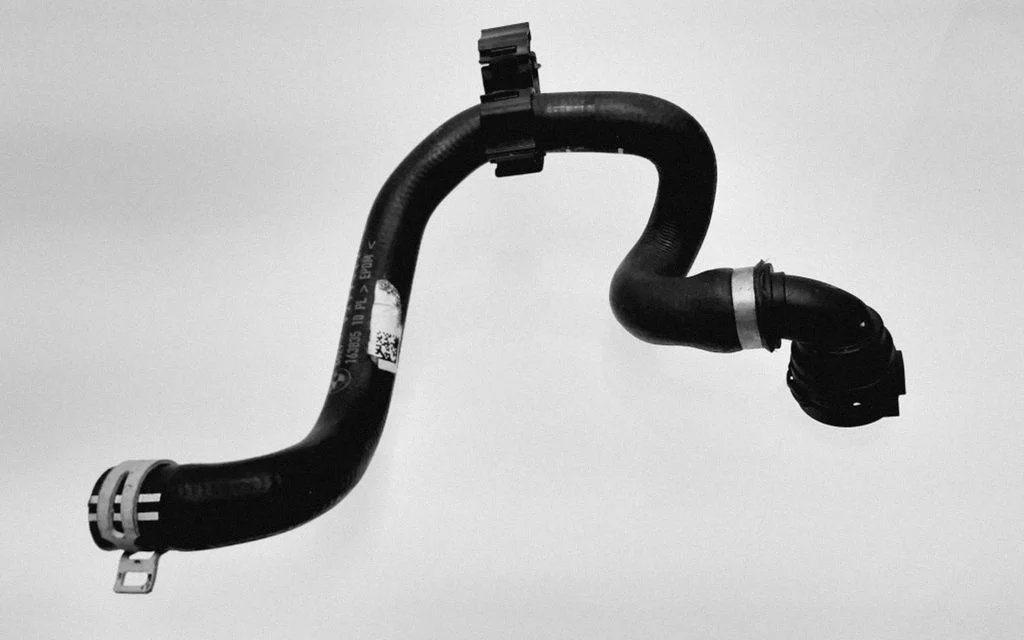 Engine coolant pipe/hose