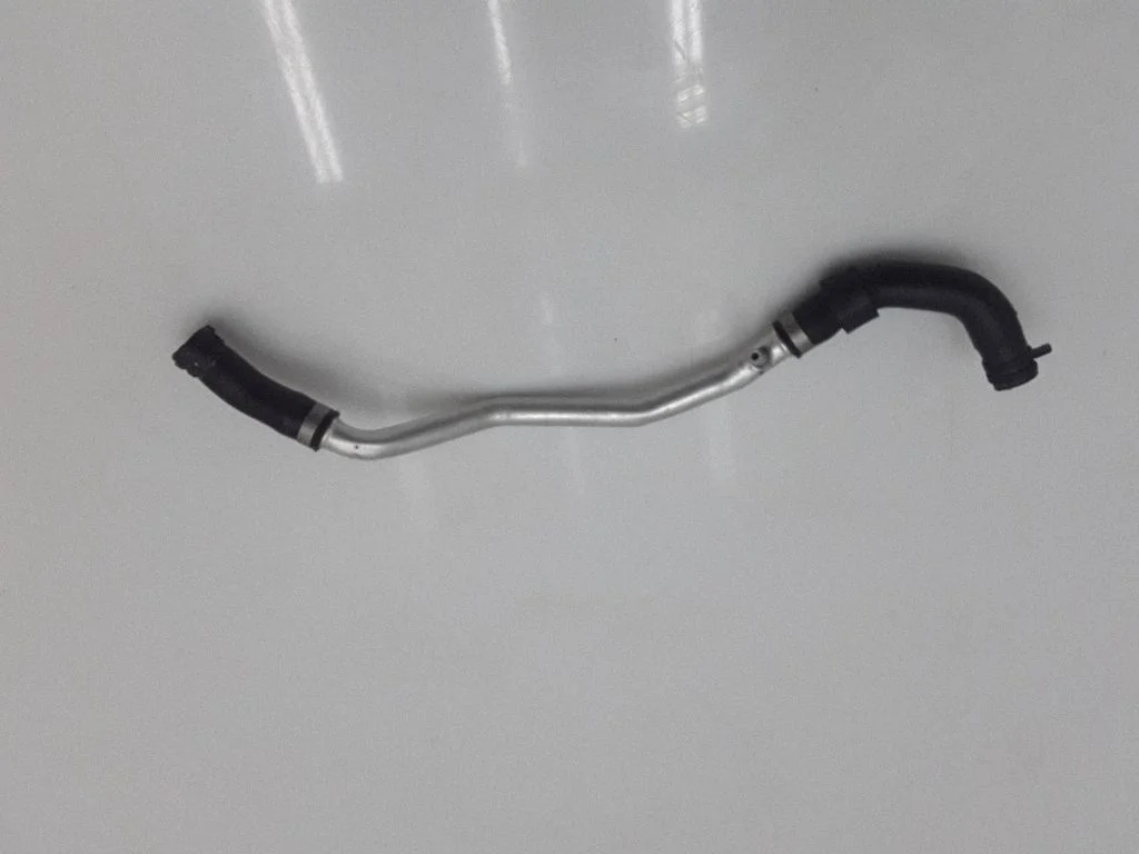 Engine coolant pipe/hose