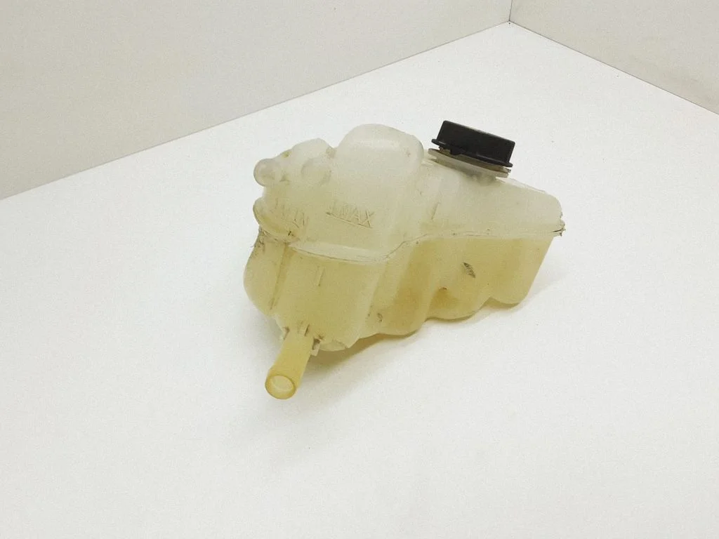 Coolant expansion tank/reservoir DG938101AA