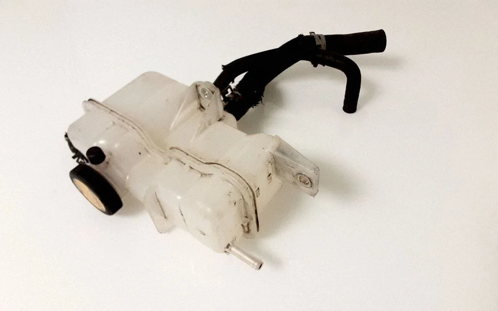 Coolant expansion tank/reservoir