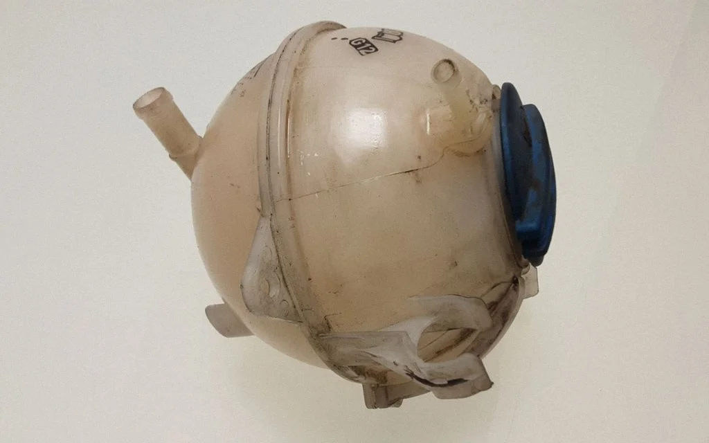 Coolant expansion tank/reservoir