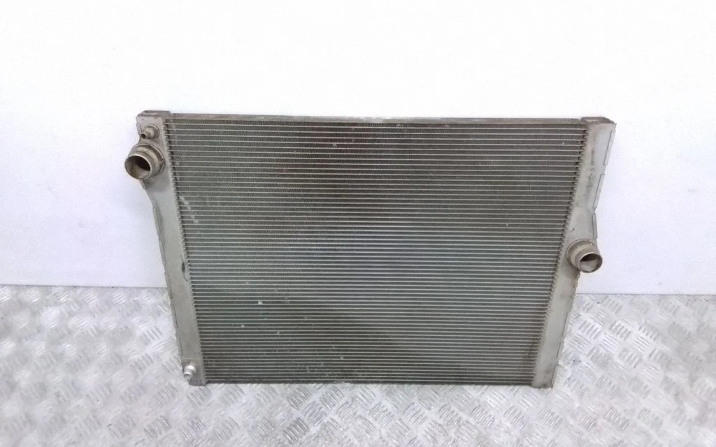 Coolant radiator – BMW 7 Series F01 F02 F03 F04 (2008-2016)