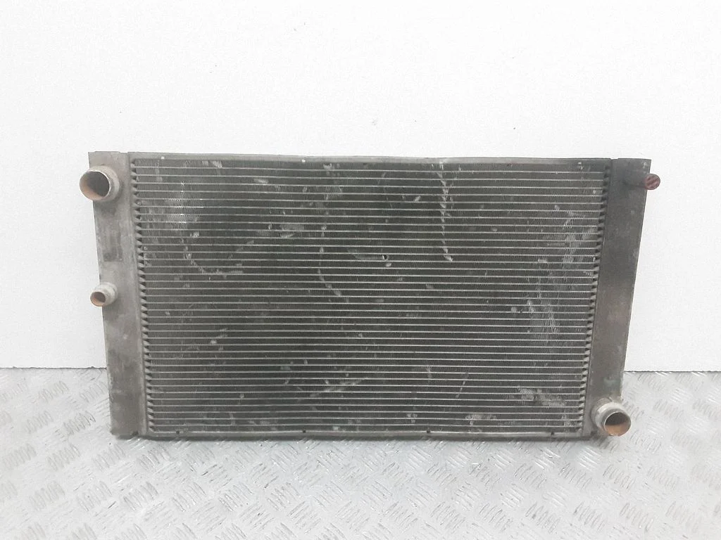 Jahutusvedeliku radiaator – BMW 5-seeria E60 E61 (2004-2010)