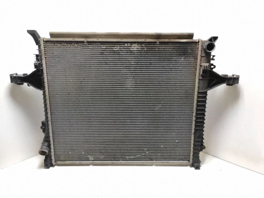 Jahutusvedeliku radiaator 30681822