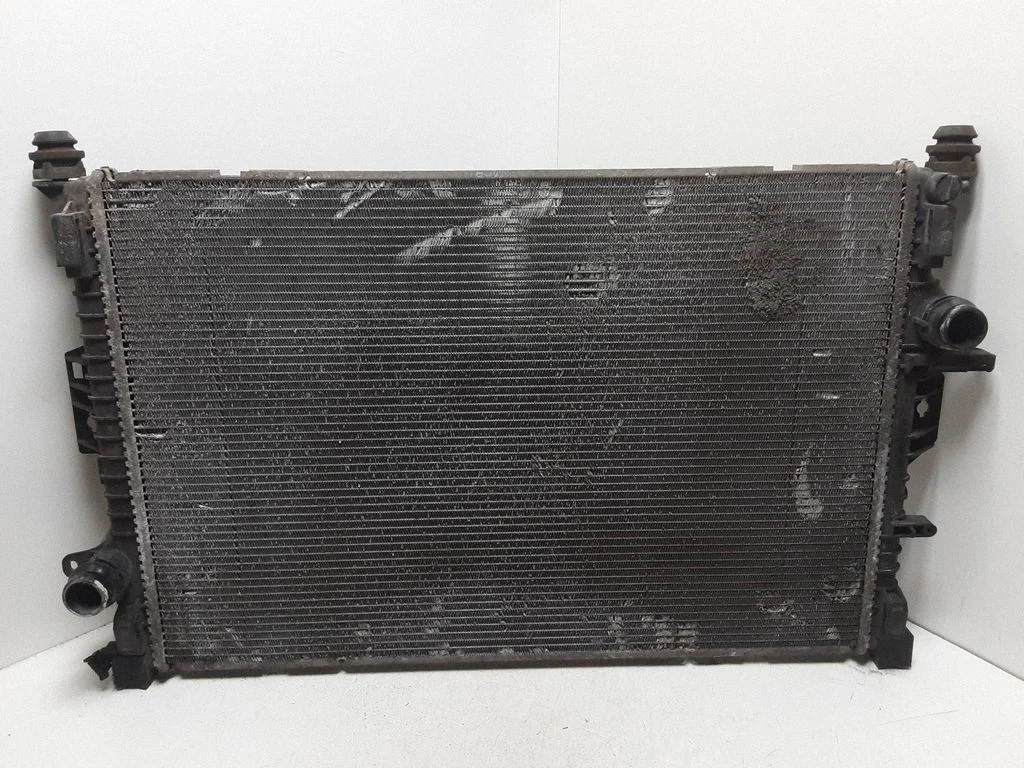 Jahutusvedeliku radiaator 31368362