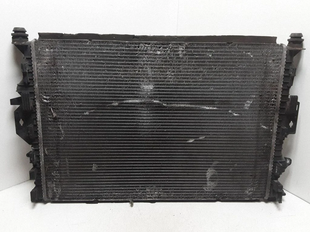 Jahutusvedeliku radiaator 31368362