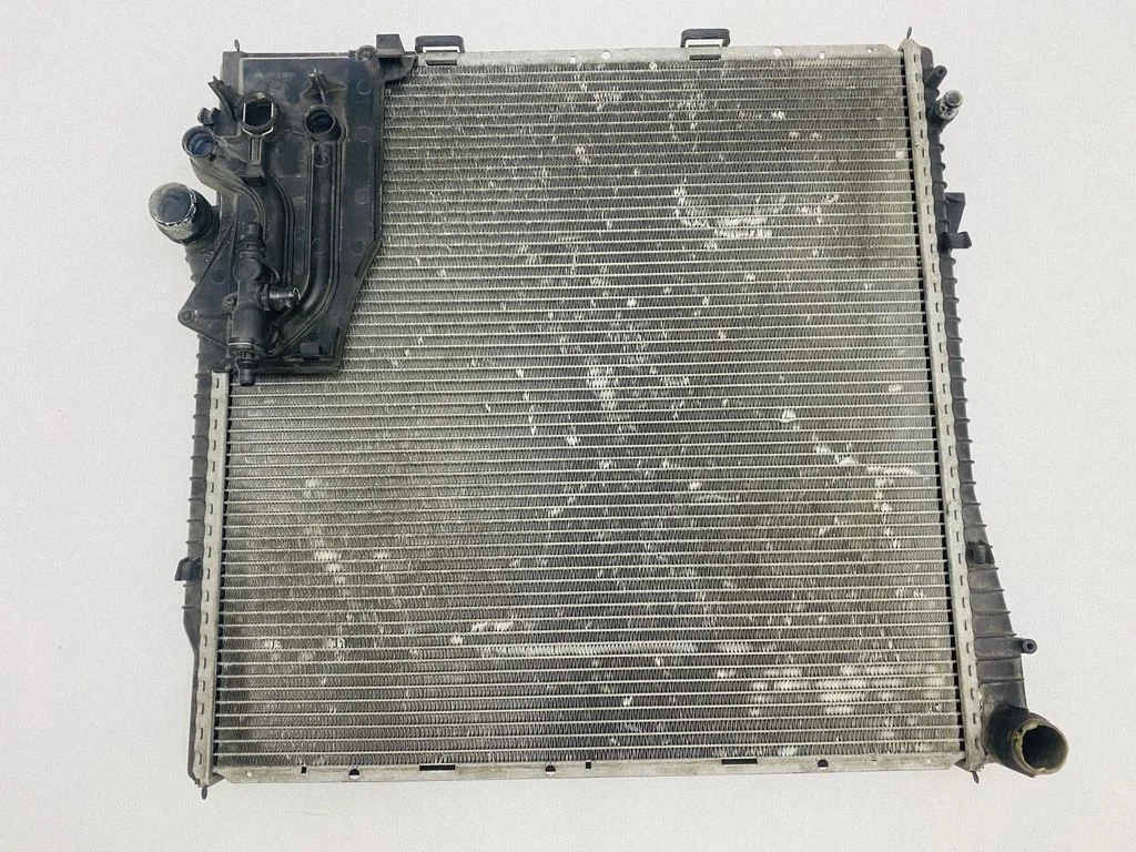 Jahutusvedeliku radiaator 1439101