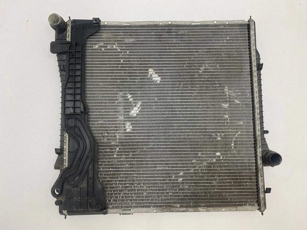 Jahutusvedeliku radiaator 1439098