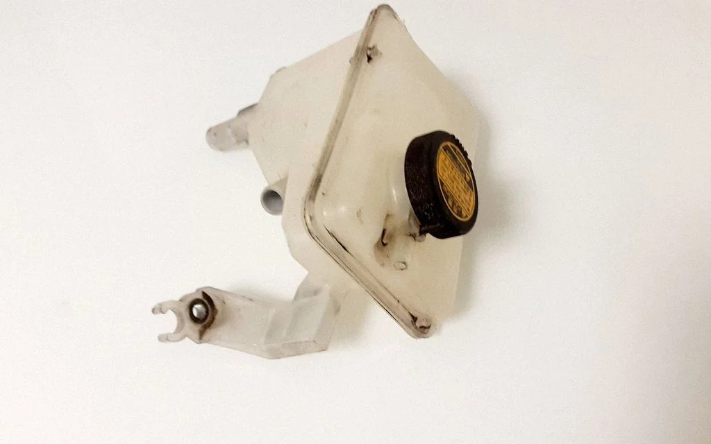 Coolant expansion tank/reservoir