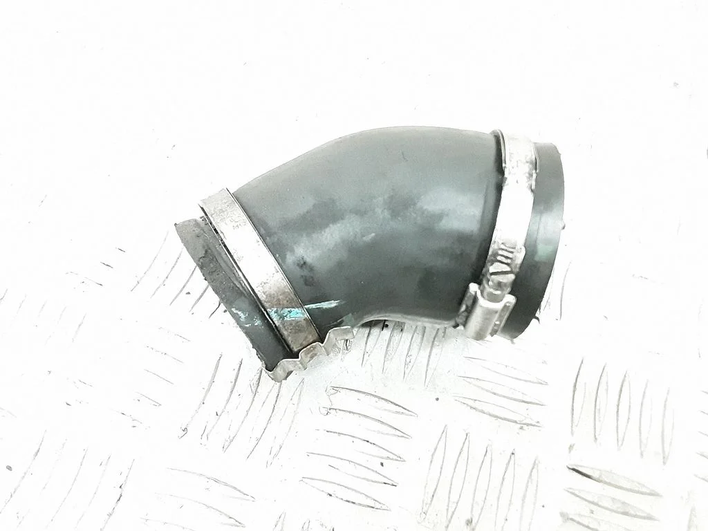 Vahejahuti voolik (-ud)/ toru (-d) 1017512S01