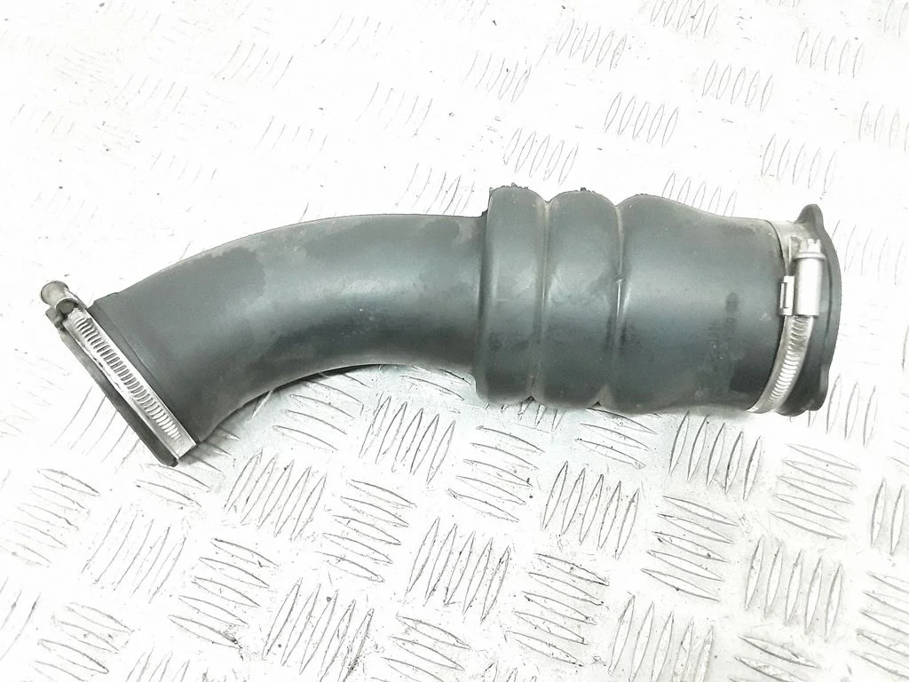 Wąż / rura intercoolera 08692401