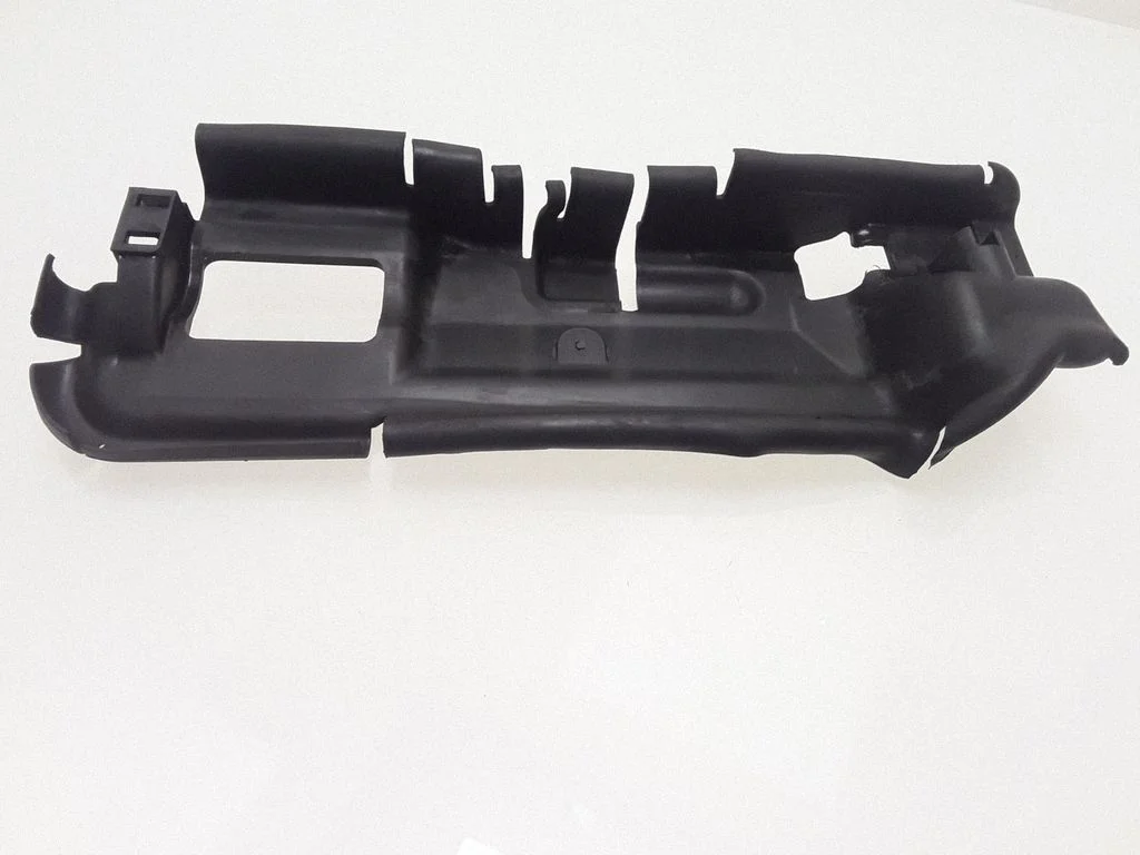 Intercooler air guide/duct channel – right