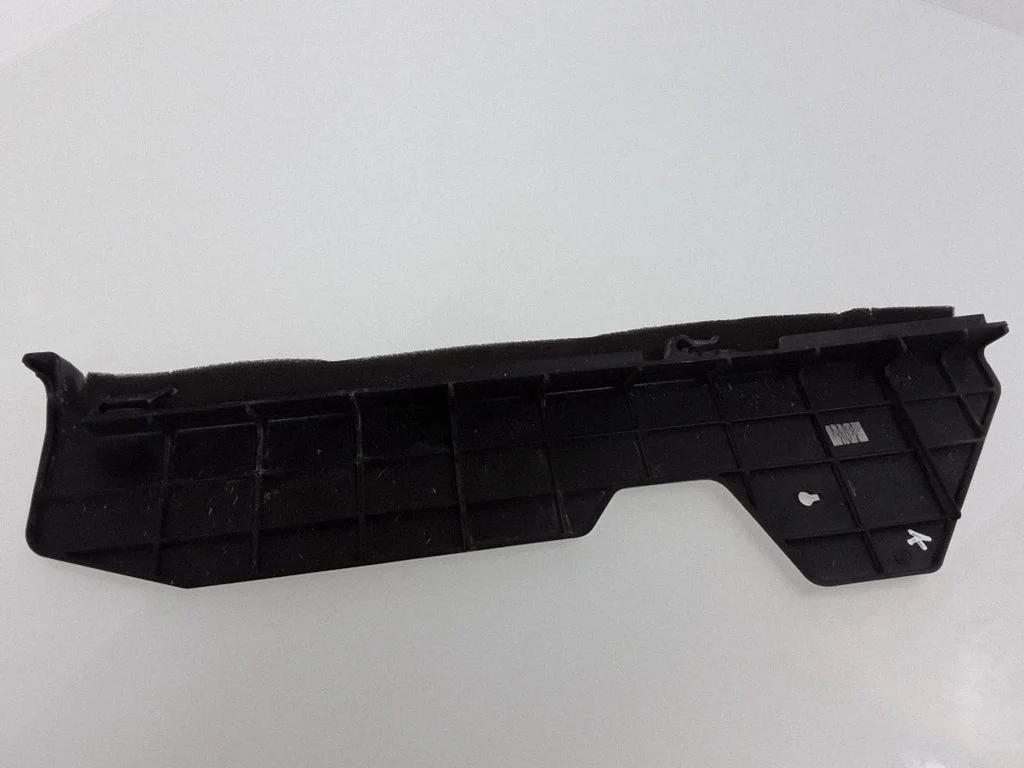 Intercooler air guide/duct channel – front left