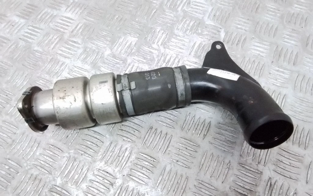 Intercooler hose/pipe AV616C750AE