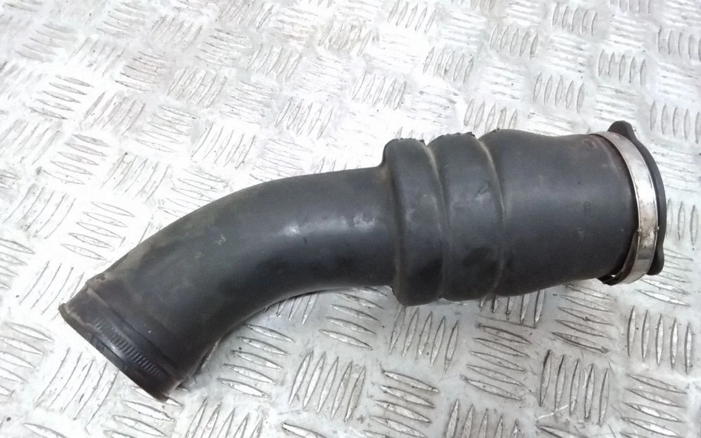 Wąż / rura intercoolera 08692401