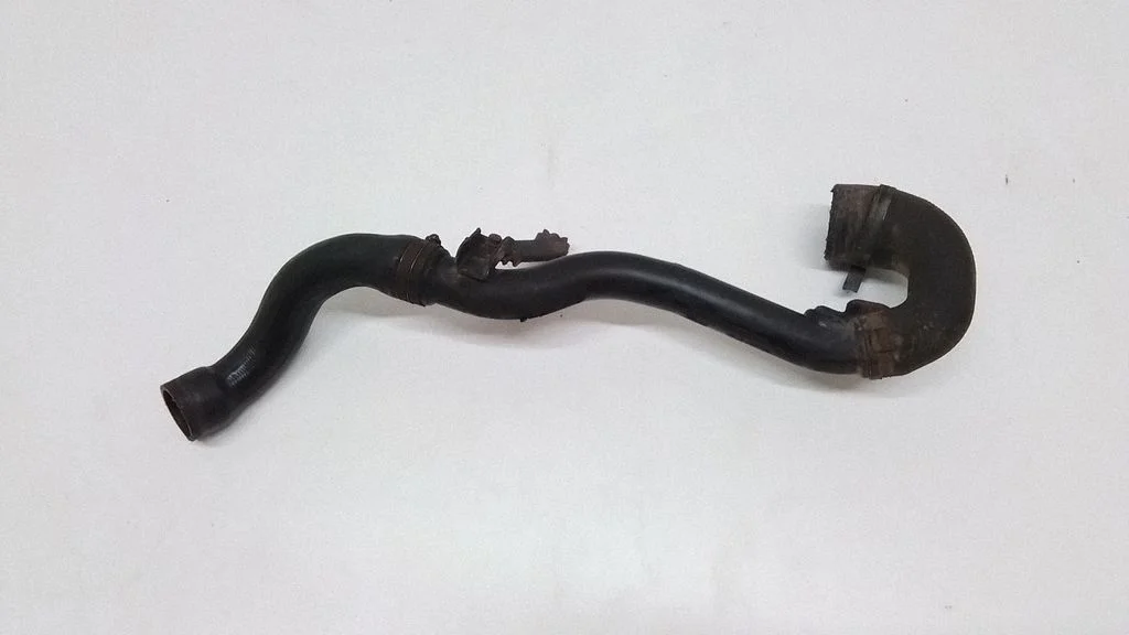 Vahejahuti voolik (-ud)/ toru (-d) – Saab 9-3 Ver2 (2003-2007)