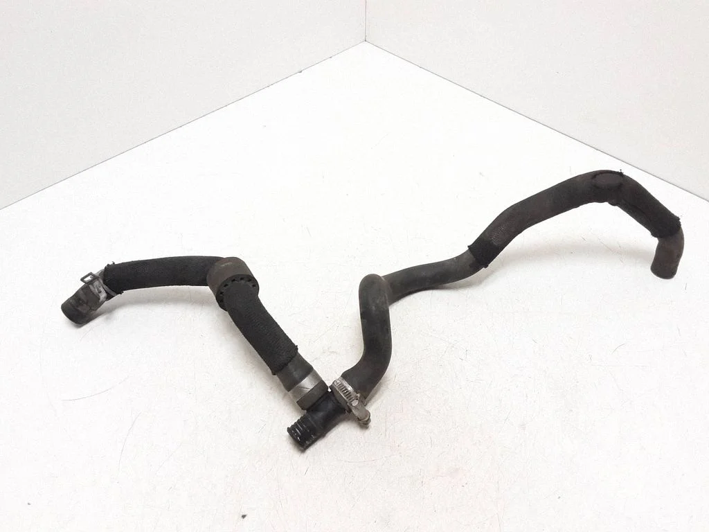 Vahejahuti voolik (-ud)/ toru (-d) – Volvo V40 (2012-2019)