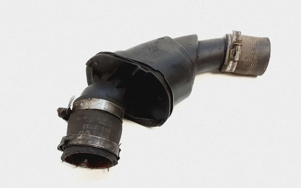 Vahejahuti voolik (-ud)/ toru (-d) – Volvo S80 (2007-2013)