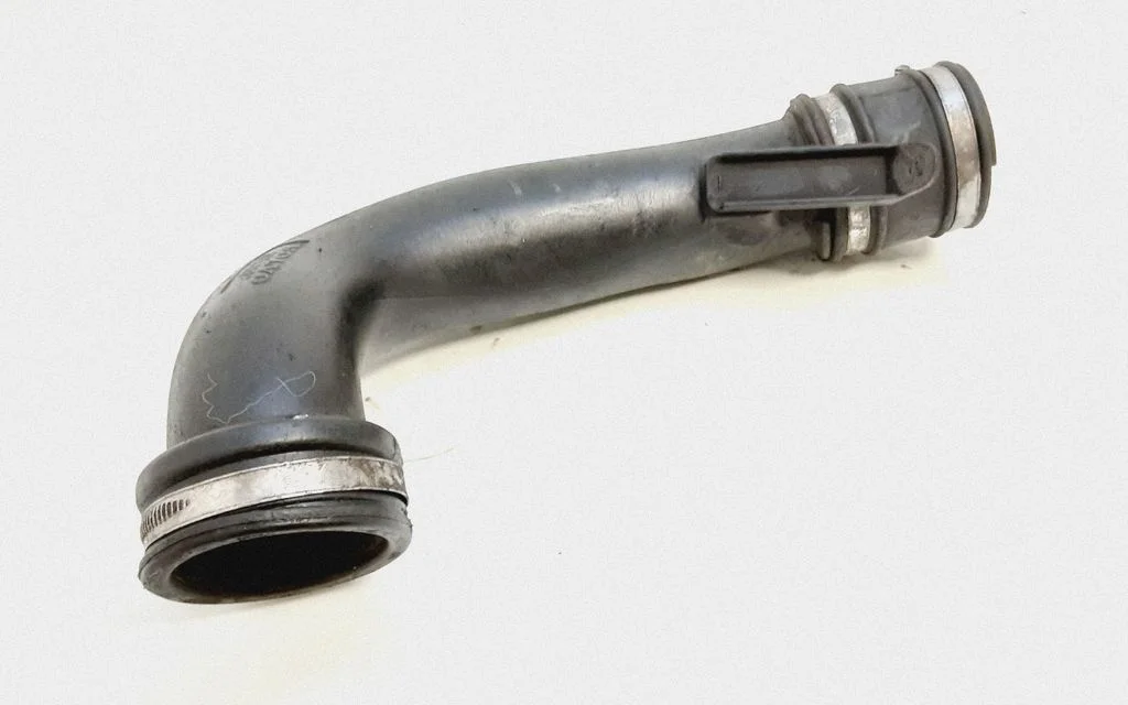 Vahejahuti voolik (-ud)/ toru (-d) – Volvo S80 (2007-2013)