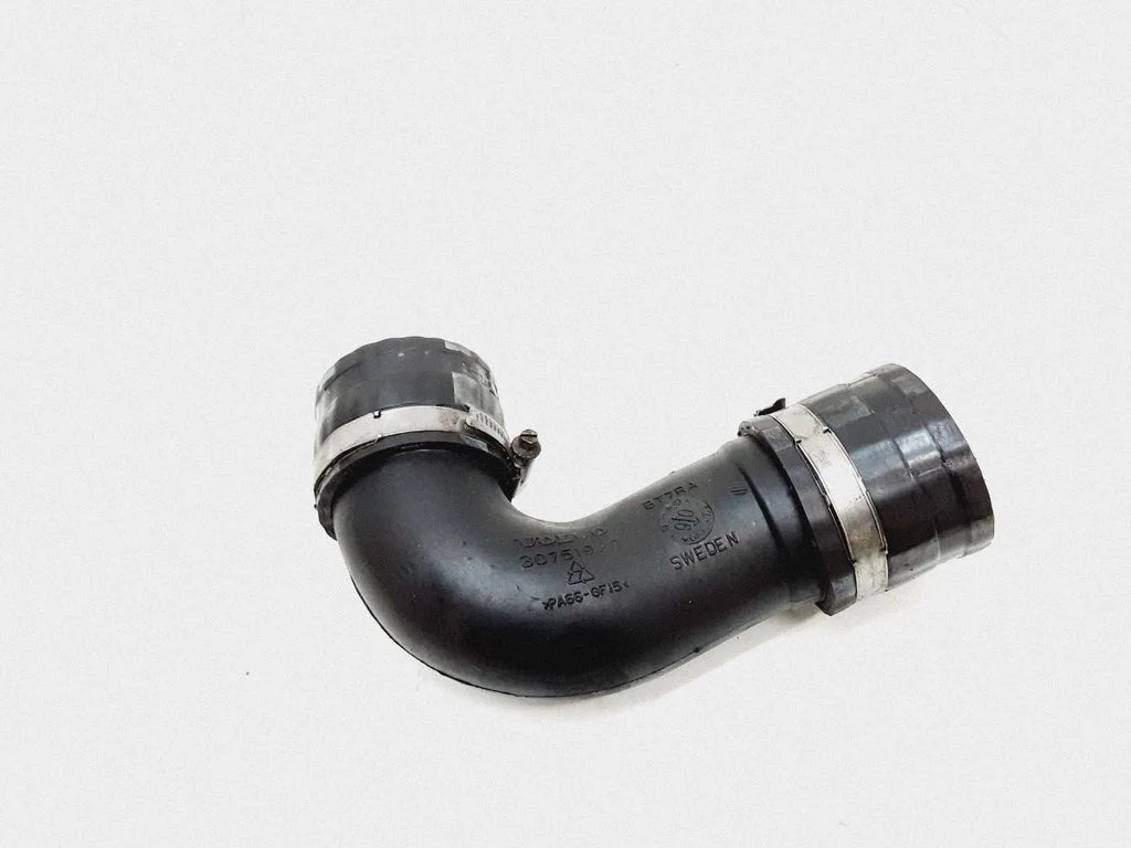 Intercooler hose/pipe – Volvo XC70 (2005-2007)