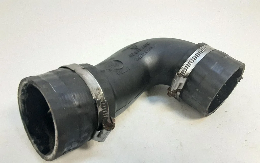 Vahejahuti voolik (-ud)/ toru (-d) – Volvo S80 (2007-2013)