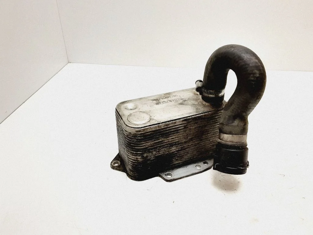 Engine oil radiator 47028