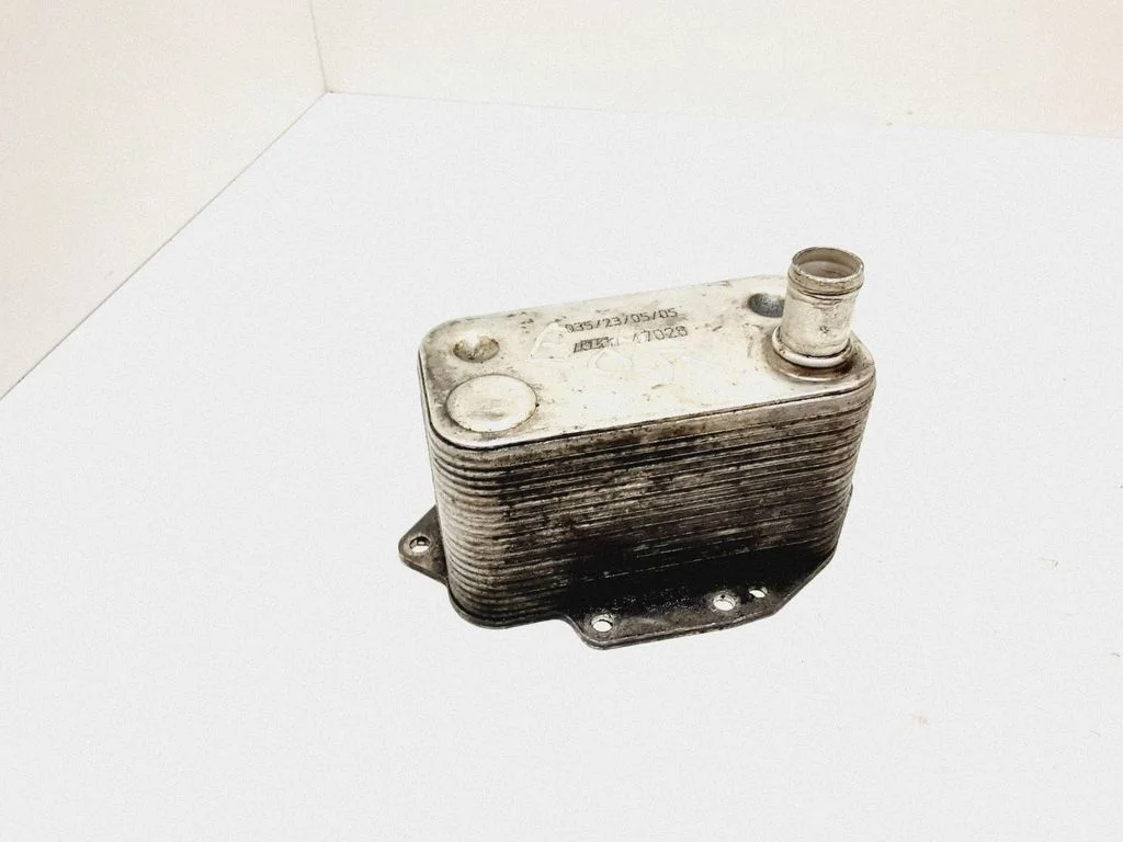 Engine oil radiator 47028