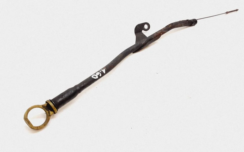 Oil level dip stick – Volvo V50 (2004-2007)