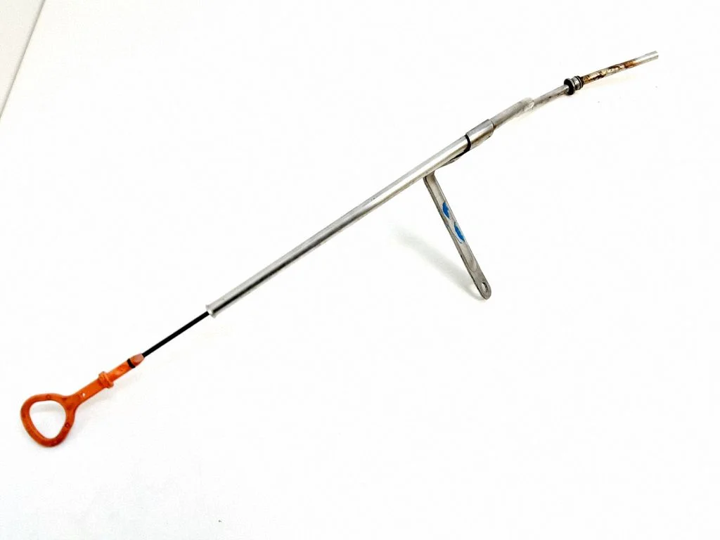 Oil level dip stick – Volkswagen Touareg I (2002-2010)