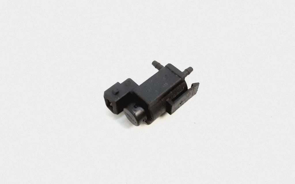 Turbo solenoid valve 30611668
