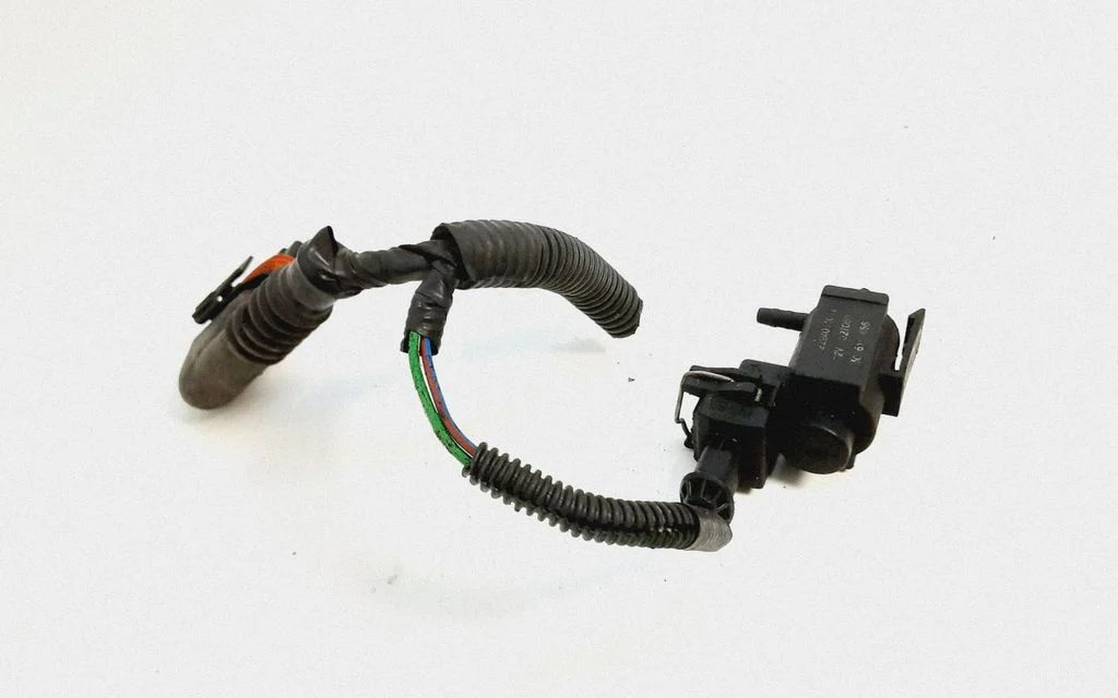 Turbo solenoid valve 30611668