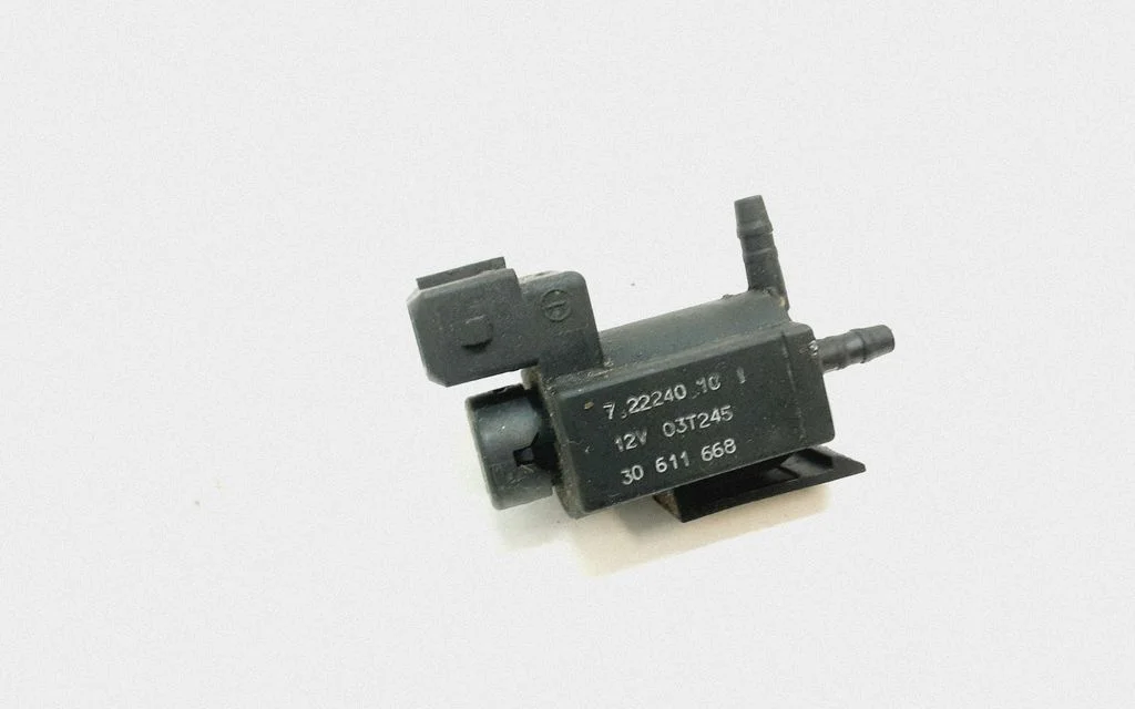 Turbo solenoid valve 30611668