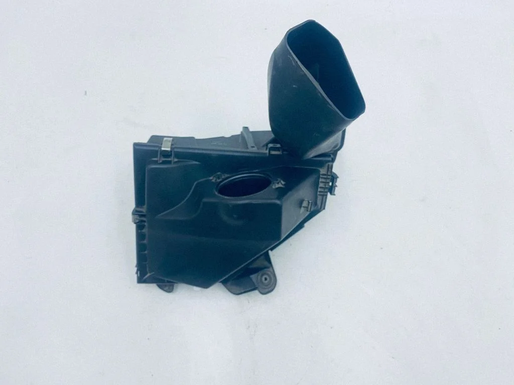 Air filter box – BMW 1 Series E81 E87 (2004-2011)