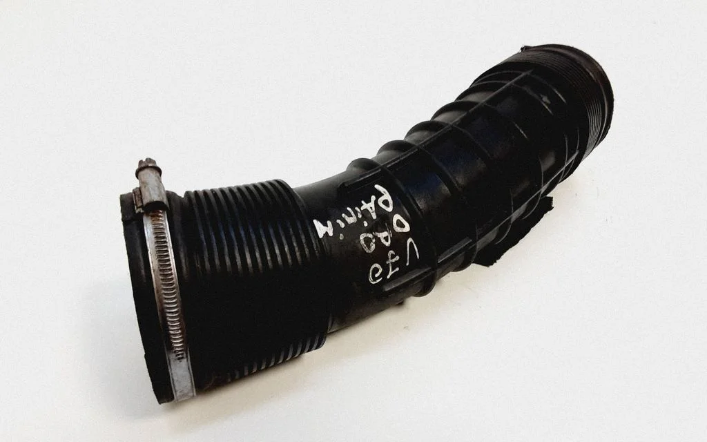 Air intake duct part – Volvo V70 (2005-2008)