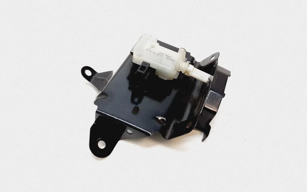 Fuel tank cap lock 806624