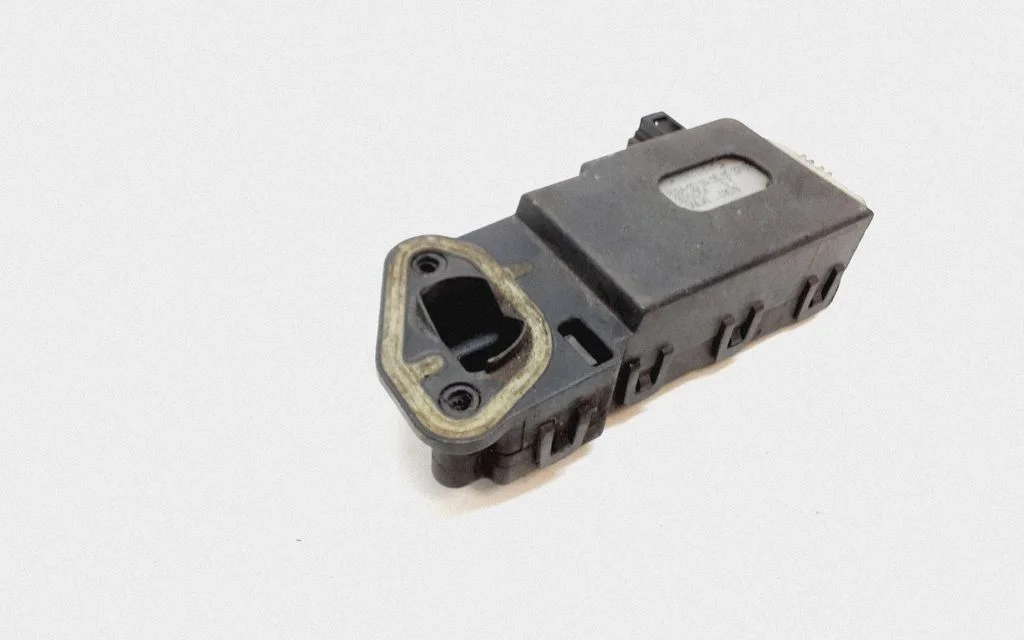 Fuel tank cap lock – Volvo S40 (2004-2007)