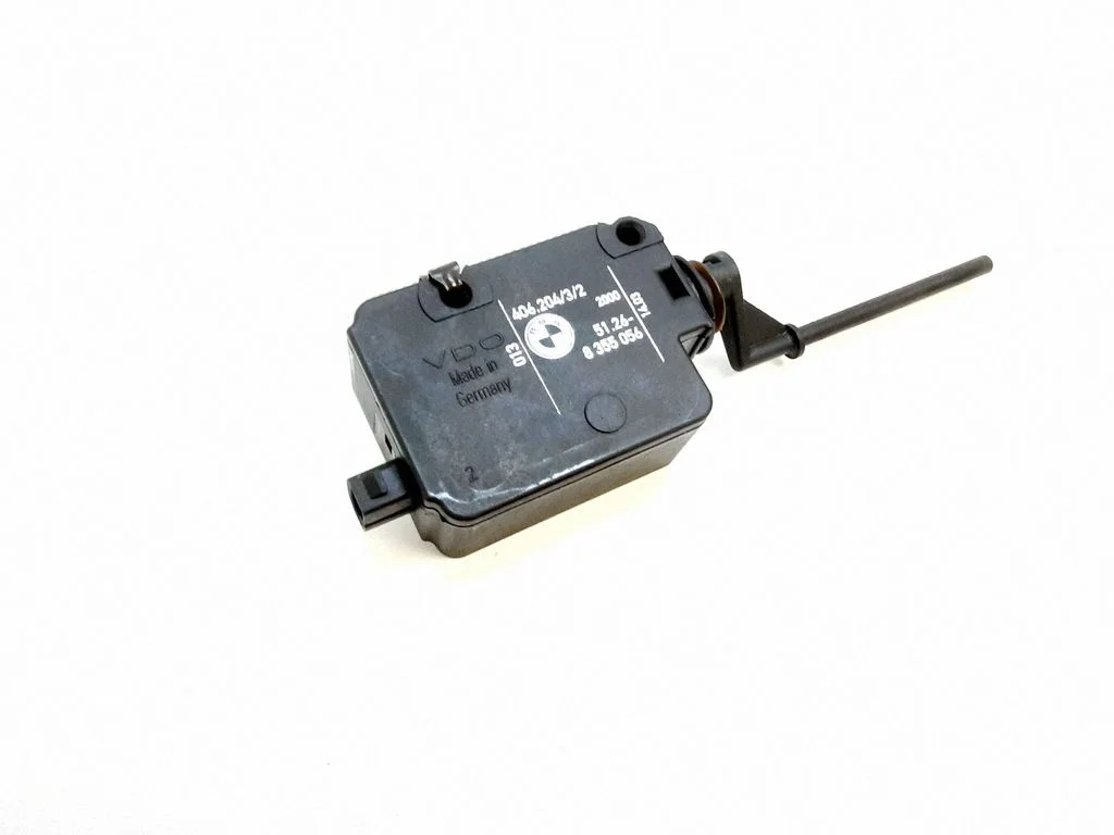 Zamek klapki wlewu paliwa – BMW X5 E53 (1999-2006)