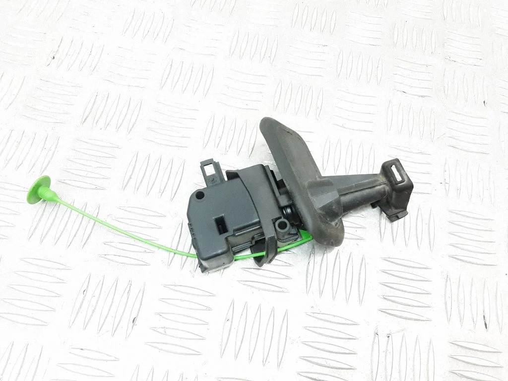 Zamek klapki wlewu paliwa – Volvo V40 (2012-2019)