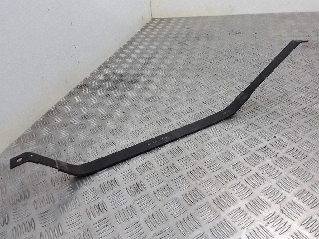 Fuel tank mounting bracket